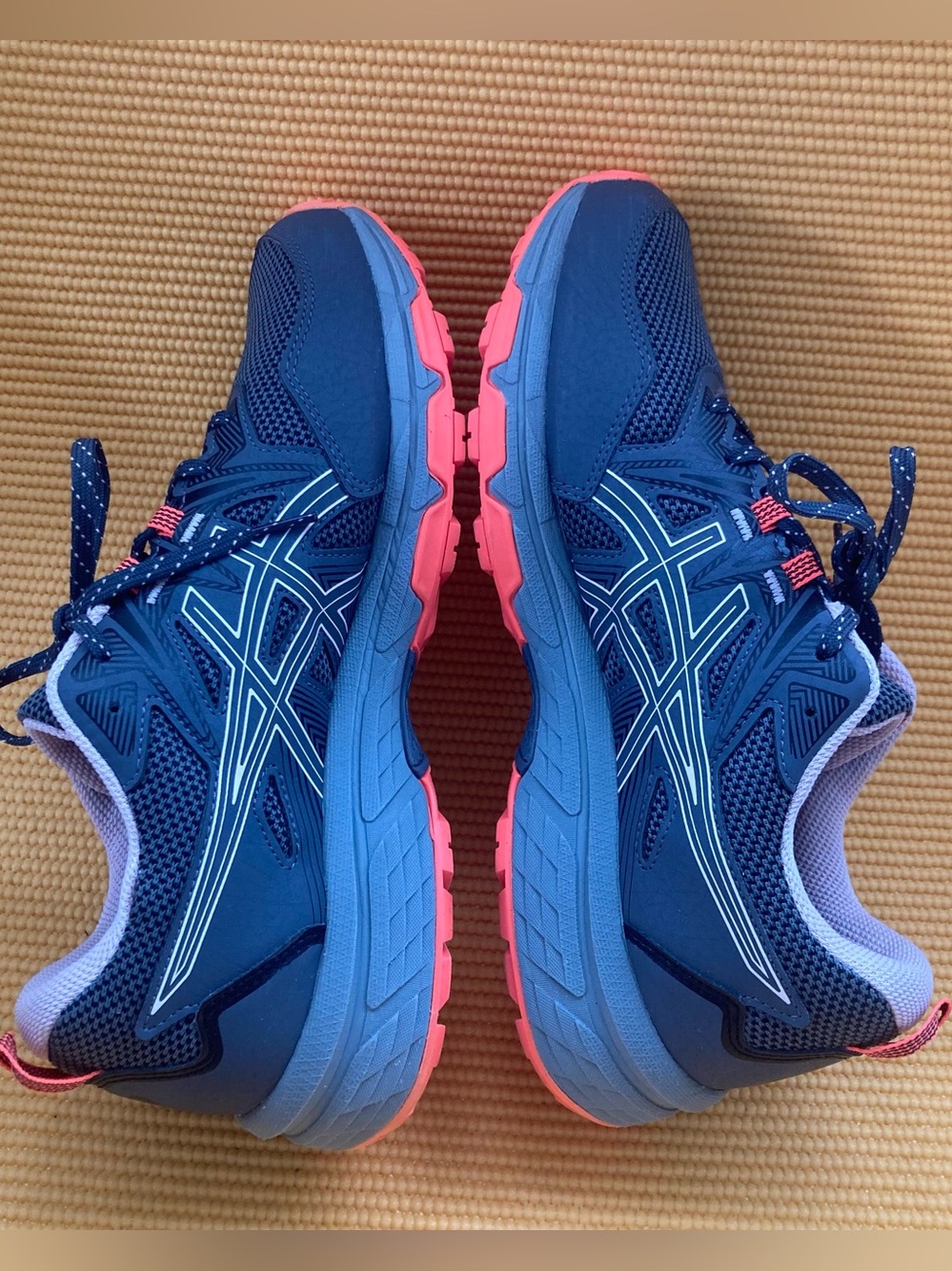 Asics GEL-Venture Athletic Shoe in Gray with Coral Accents Womens size 11 - Picture 5 of 8